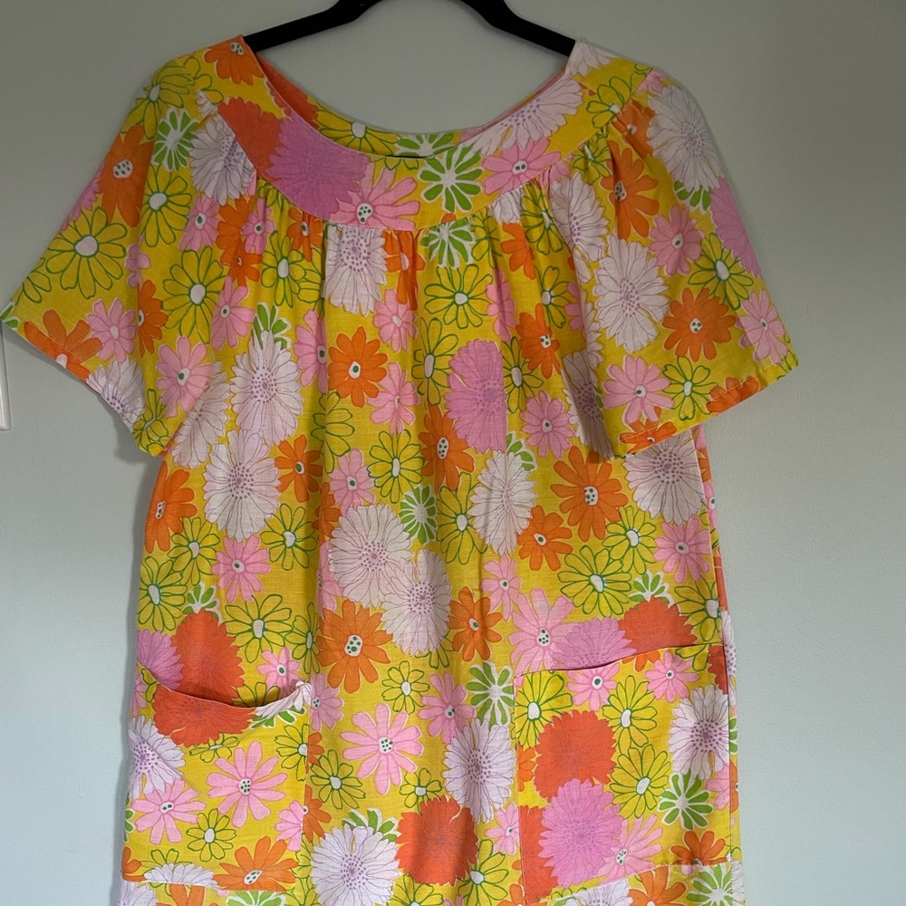 Vintage Flower/60s Dress with Pockets!